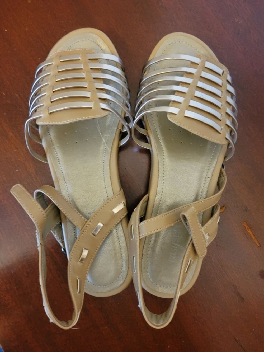 Easy Spirit Sz 6 Ladies Gold Tan Strappy Sandals